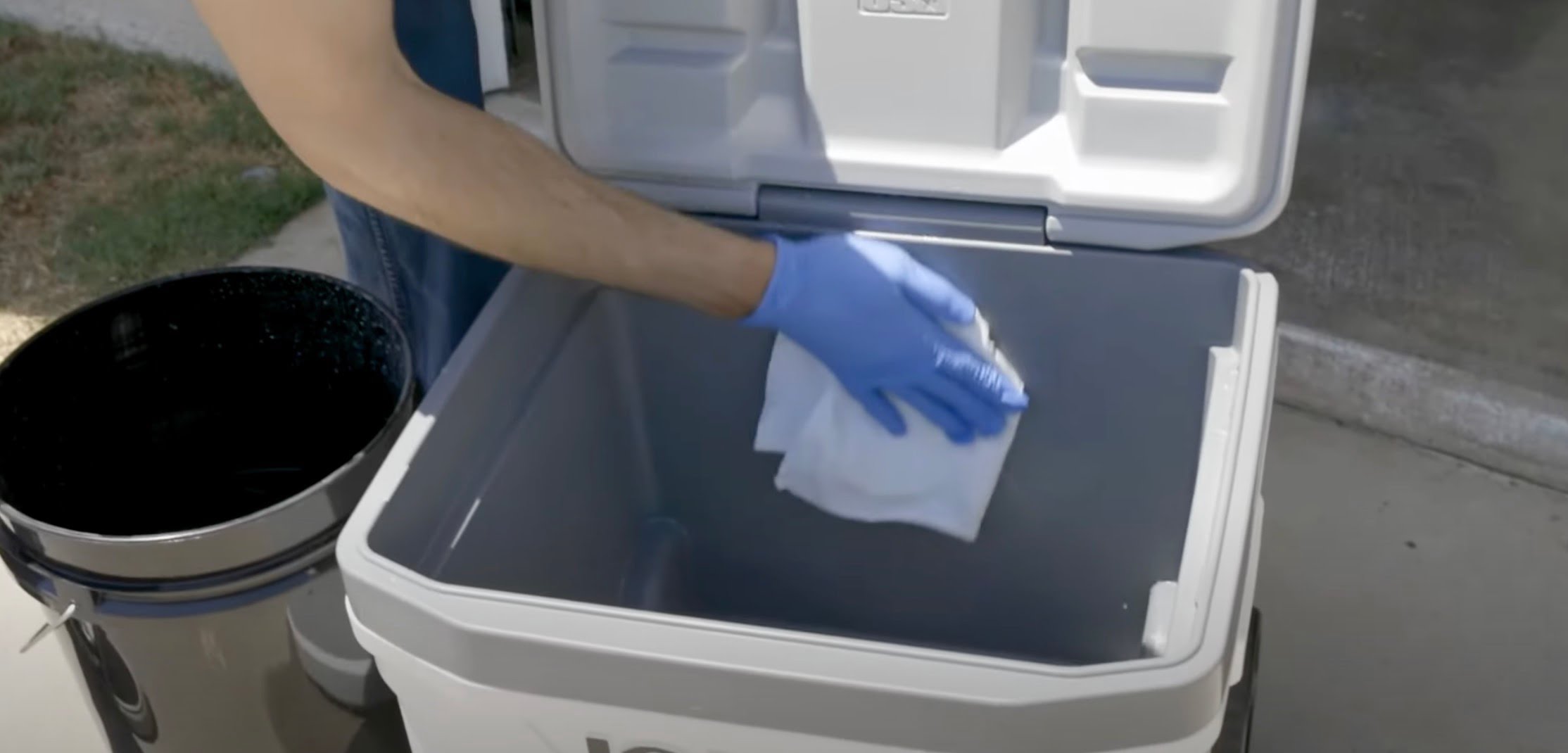 How to clean a cooler - Step 6: Rinse Again & Dry